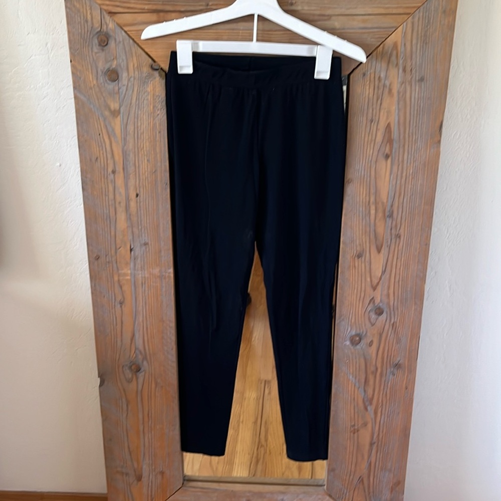 Classy European style black leggings from LaDress by Simone. Dutch brand.